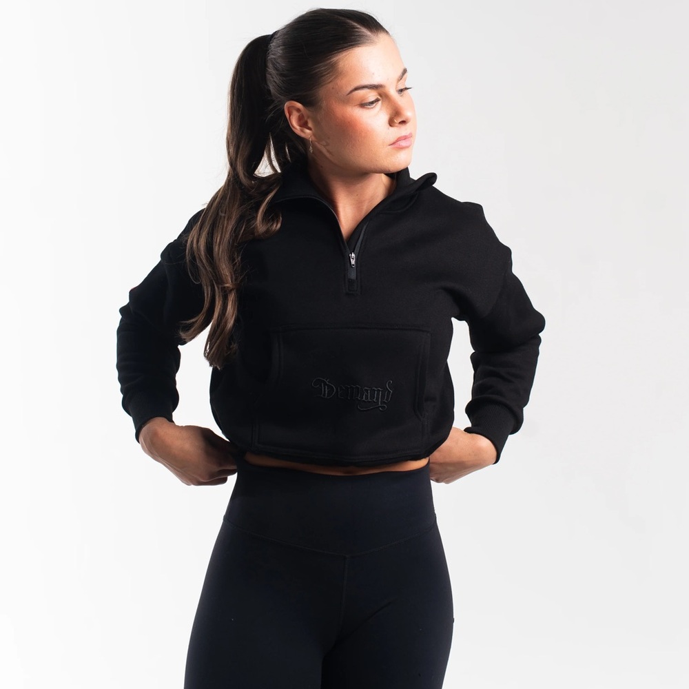 a7 Script Cropped Quarter Zip - Stealth in Black